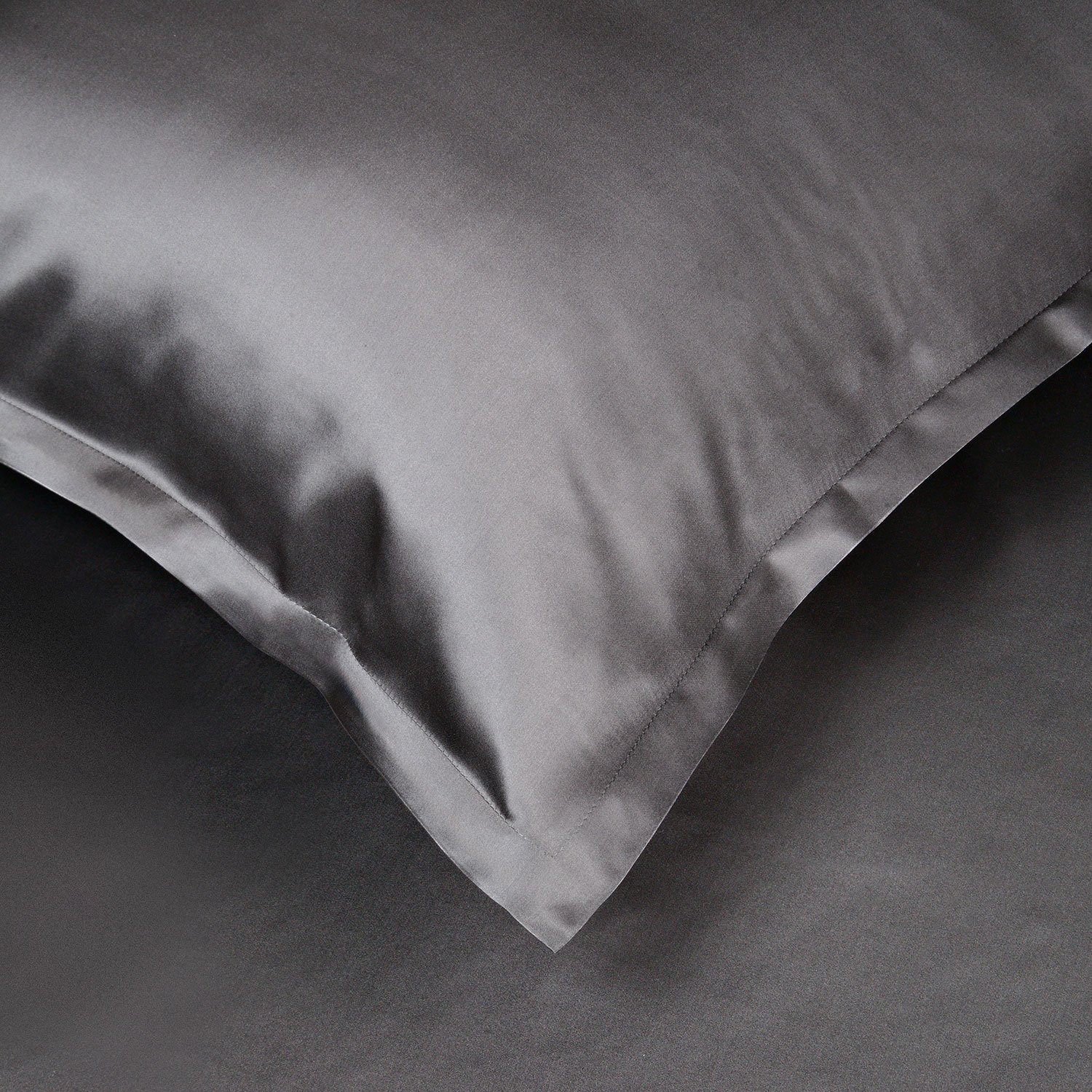 Шелковая наволочка "Shine" графит