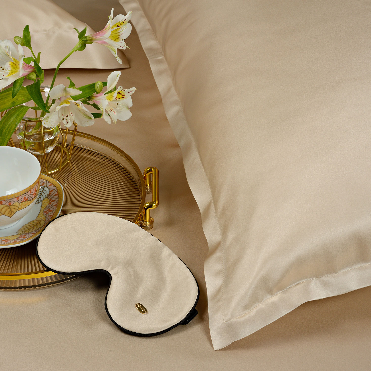 Шелковая наволочка "Shine" карамель