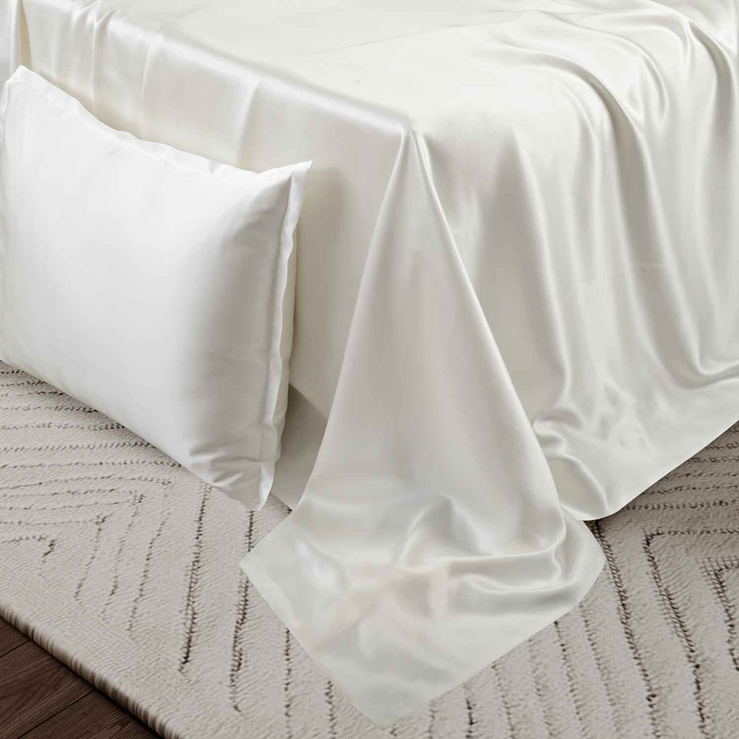 Шелковое постельное белье белое