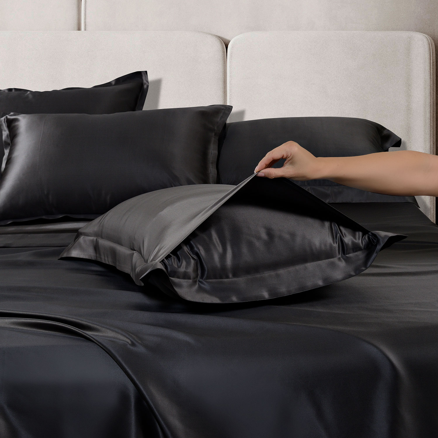 Шелковая наволочка "Shine" черная