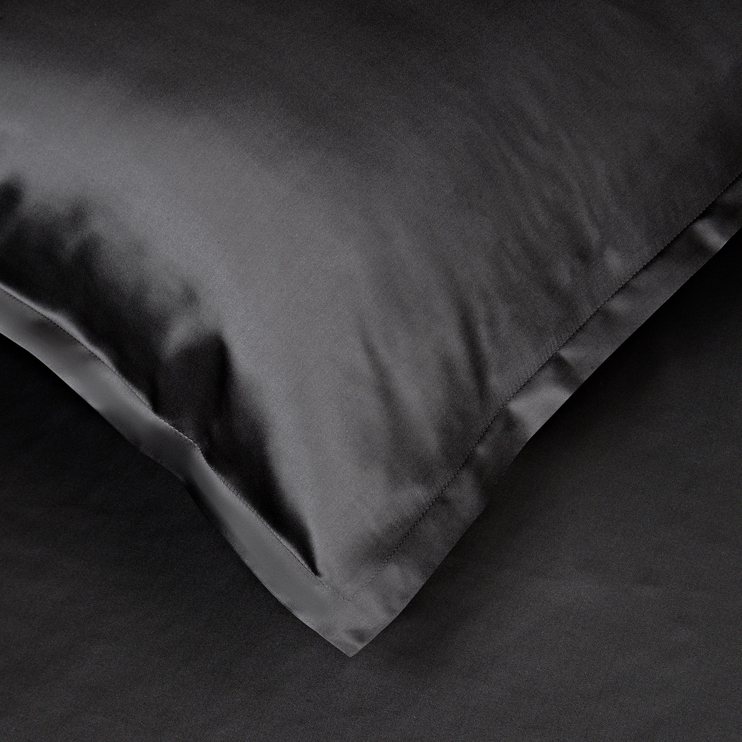 Шелковая наволочка "Shine" черная