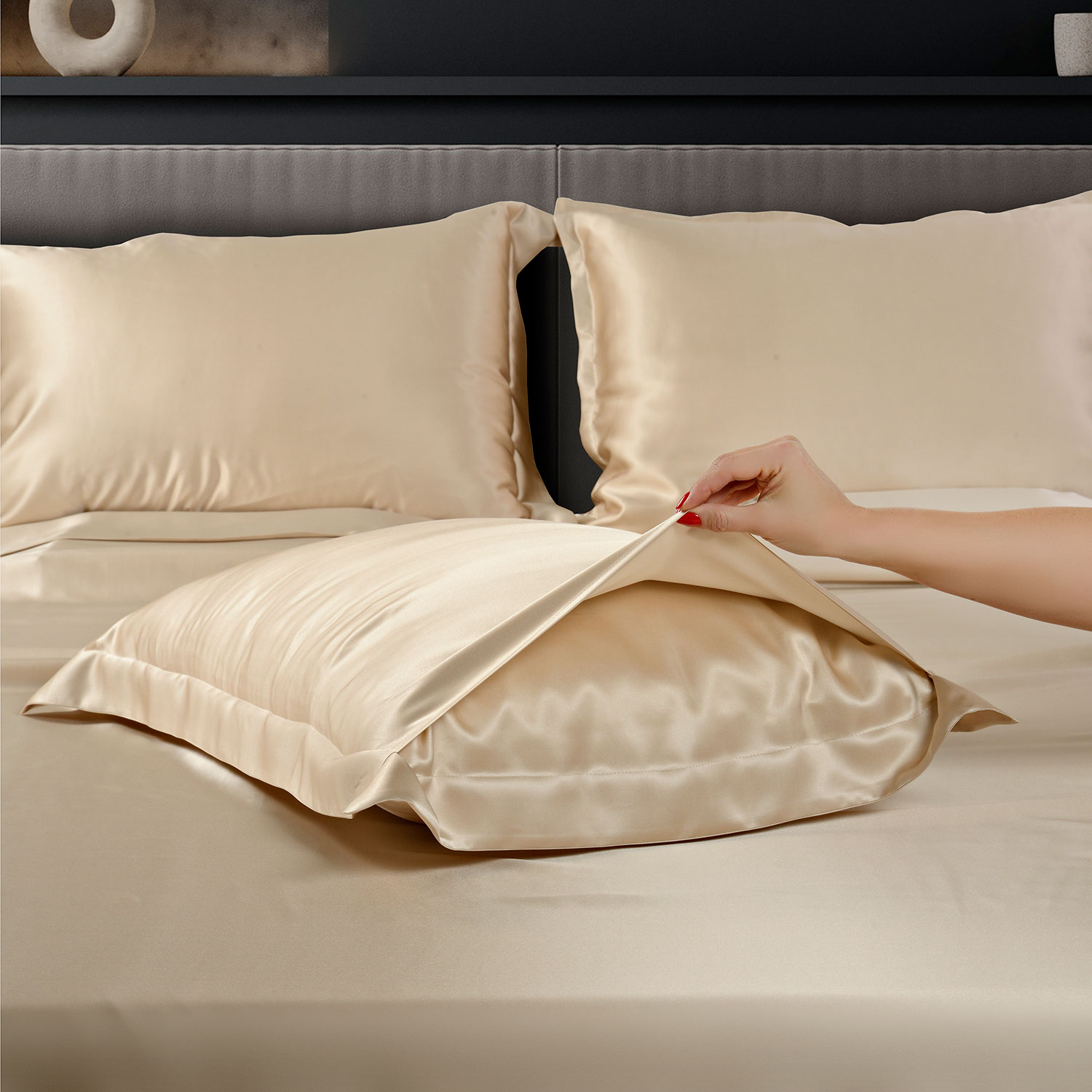 Шелковая наволочка "Shine" карамель