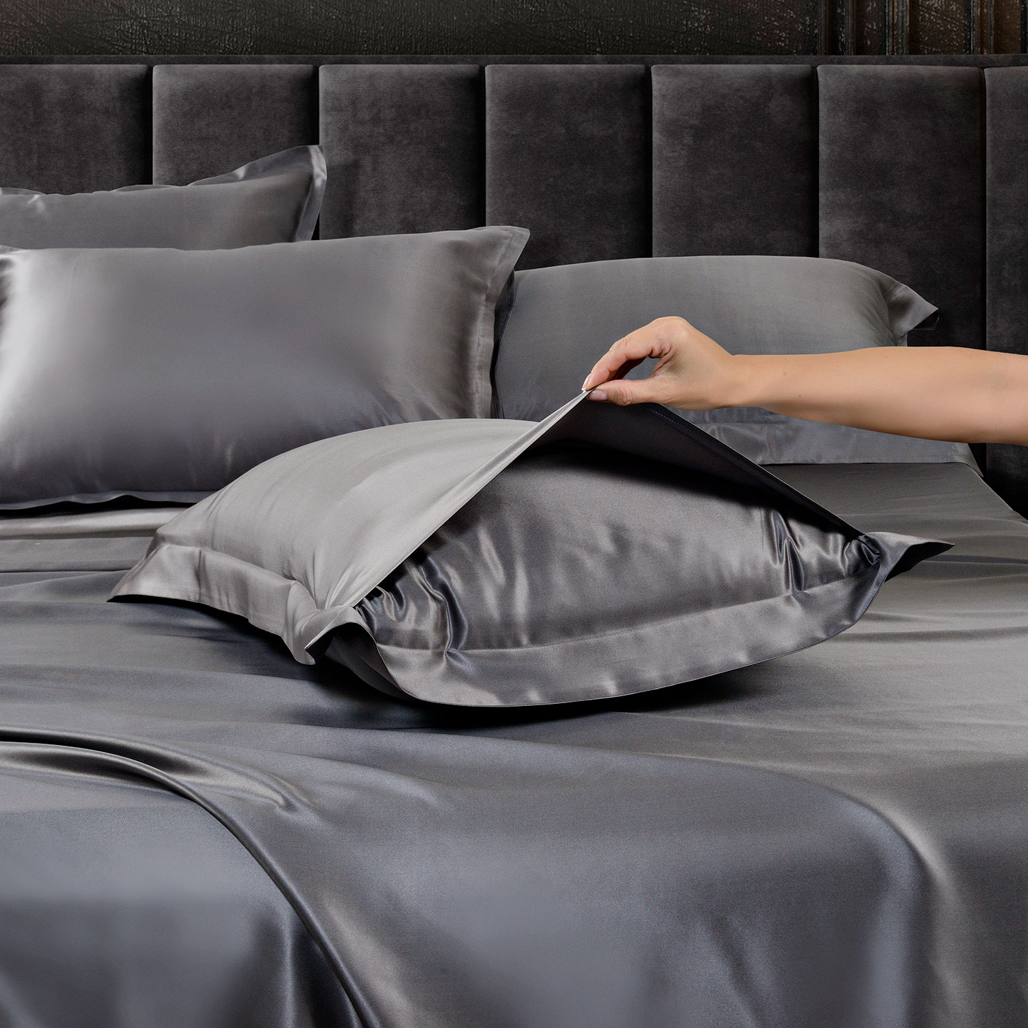 Шелковая наволочка "Shine" графит