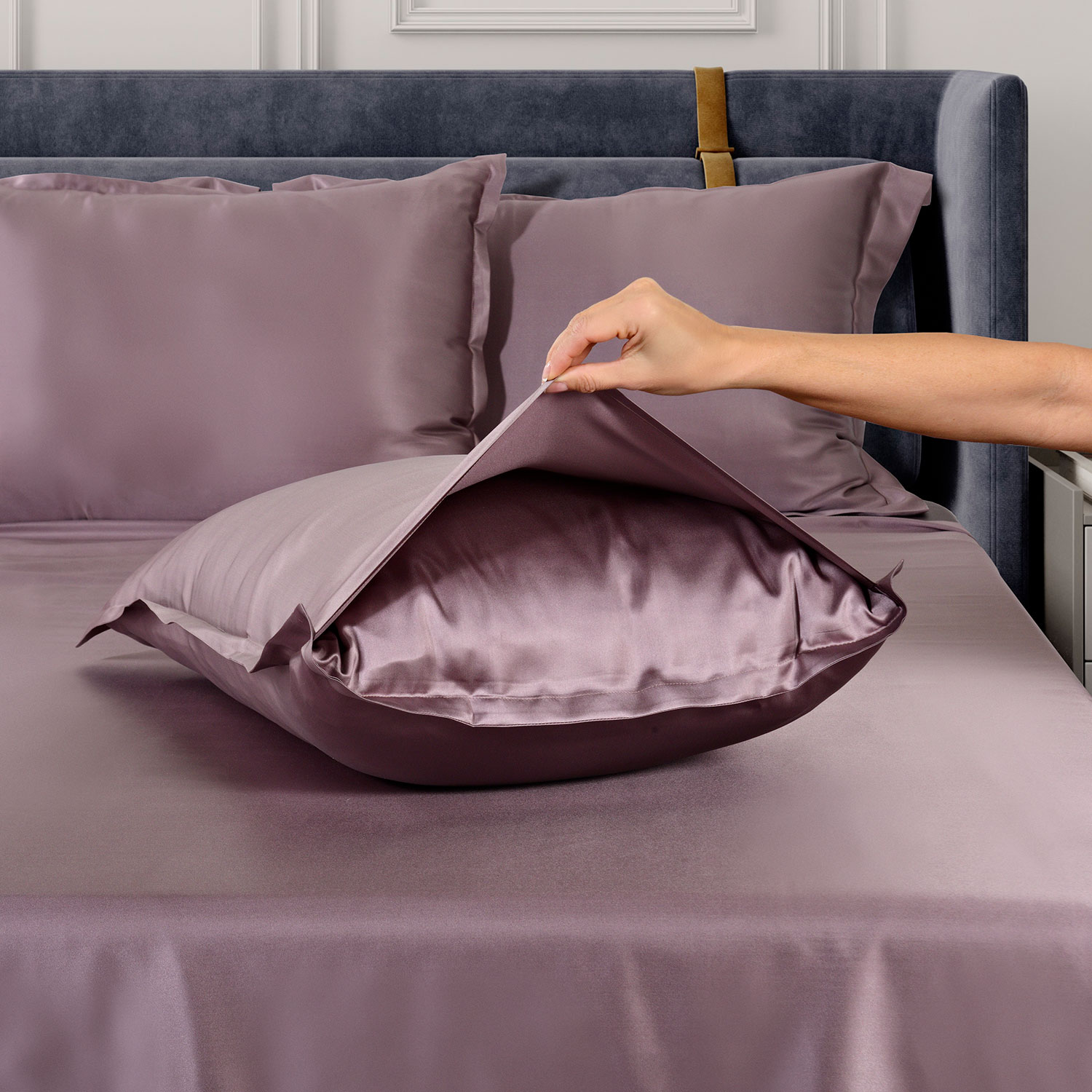 Шелковая наволочка "Shine" темный чертополох