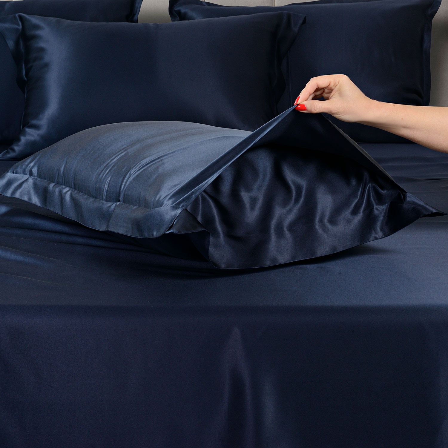 Шелковая наволочка "Shine" темно-синяя