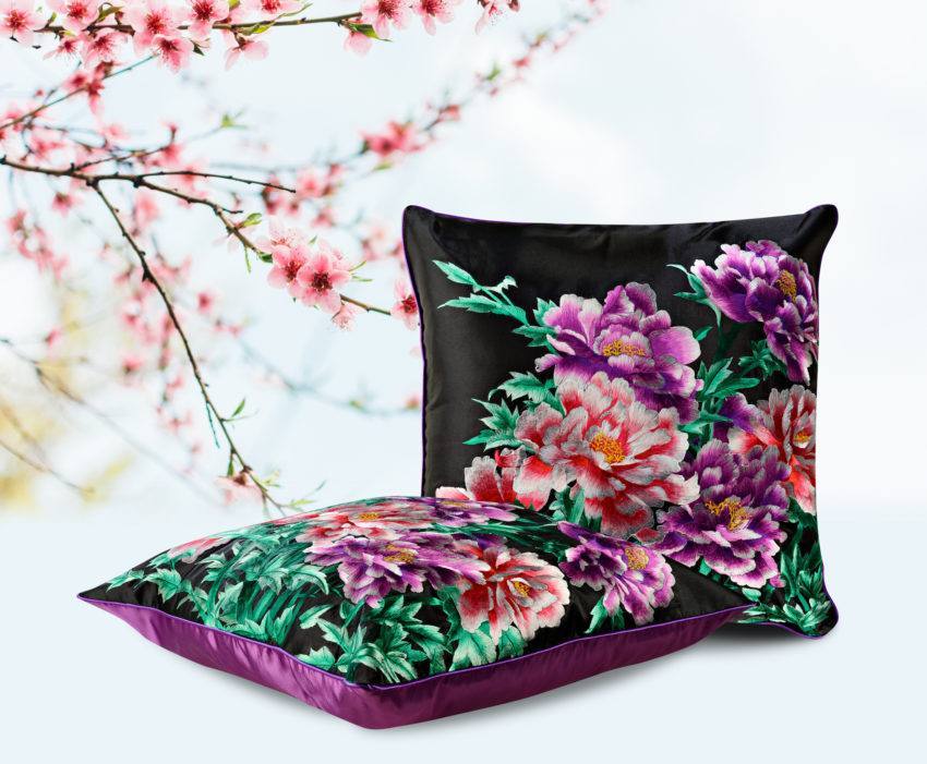 Декоративная подушка "Пурпурные георгины"